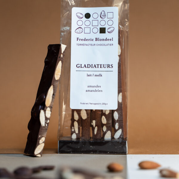 Milk chocolate - roasted nuts gladiators - almonds